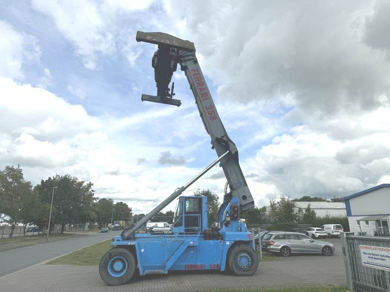 CVS Ferrari F258.6 - Reach stacker: picture 3 CVS Ferrari F258.6 - Reach stacker: picture 3