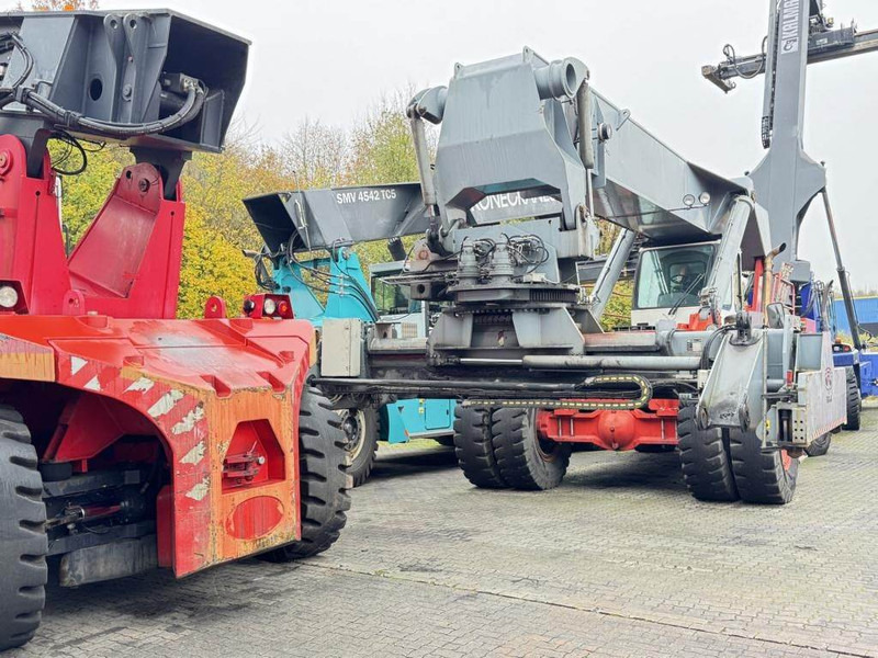 CVS Ferrari F328PB - Reach stacker: picture 2 CVS Ferrari F328PB - Reach stacker: picture 2