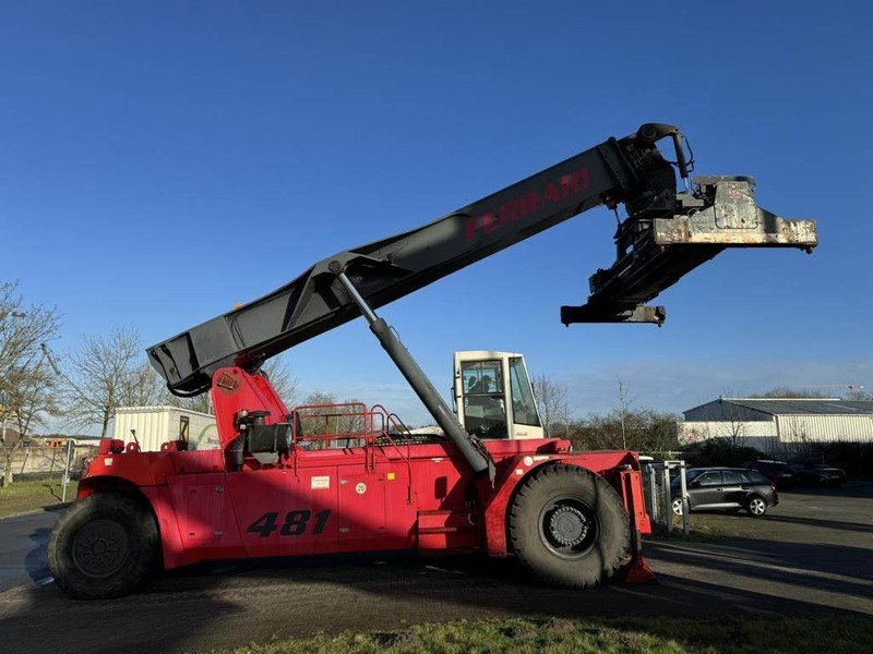 CVS Ferrari F481 - Reach stacker: picture 2 CVS Ferrari F481 - Reach stacker: picture 2