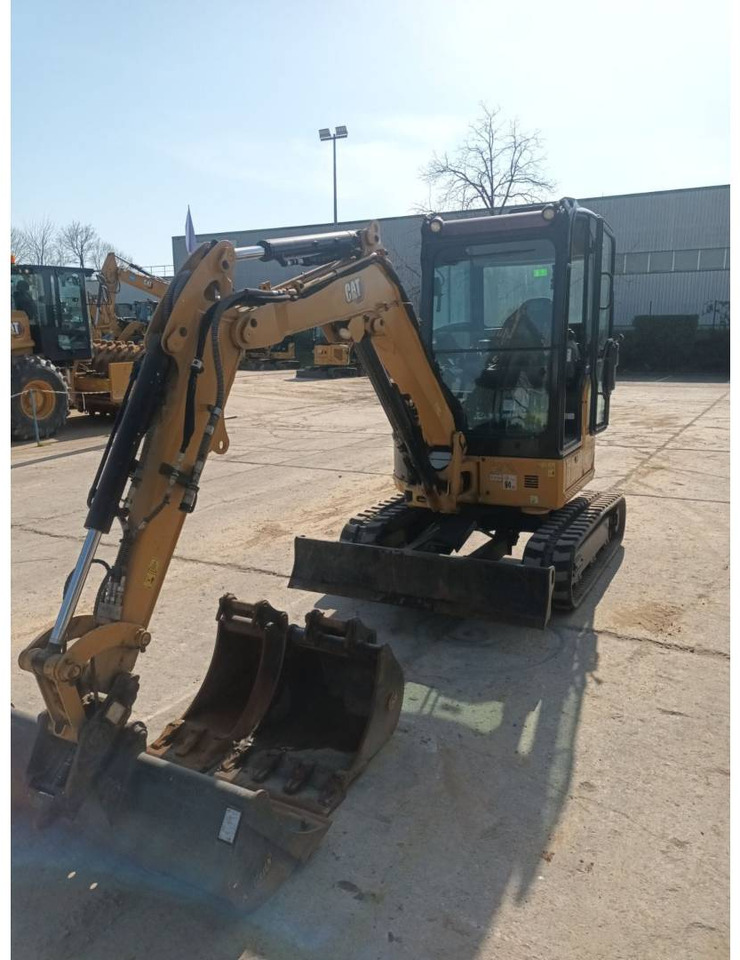 Crawler excavator CAT 302.7: picture 8