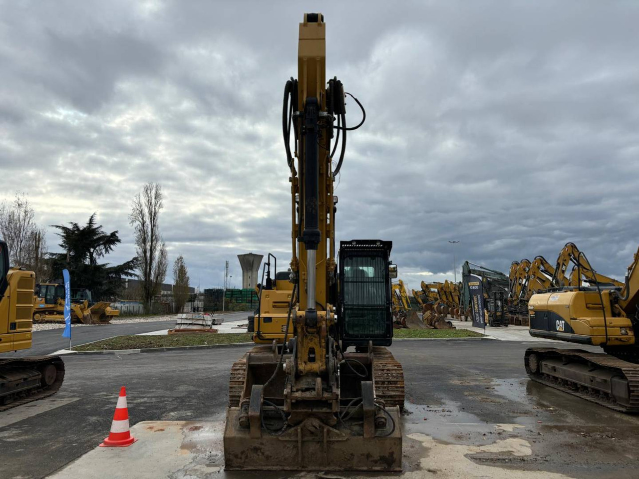 Crawler excavator CAT 323F: picture 10