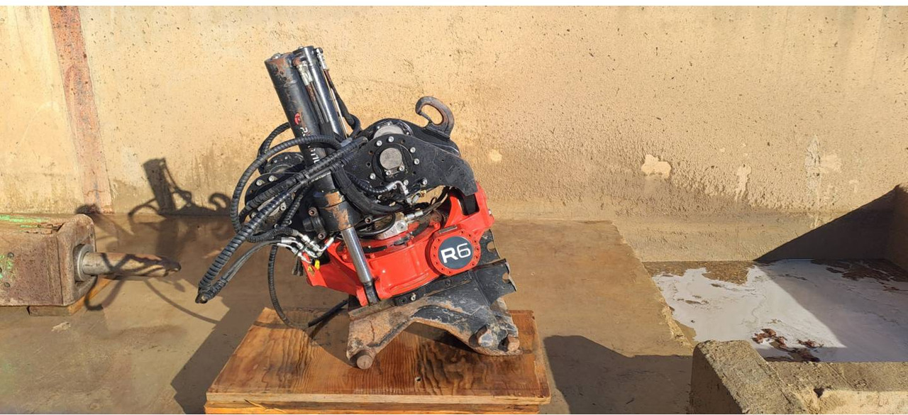 ROTOTILT R6/ROTOTILT/CW40S - Tiltrotator: picture 1 ROTOTILT R6/ROTOTILT/CW40S - Tiltrotator: picture 1