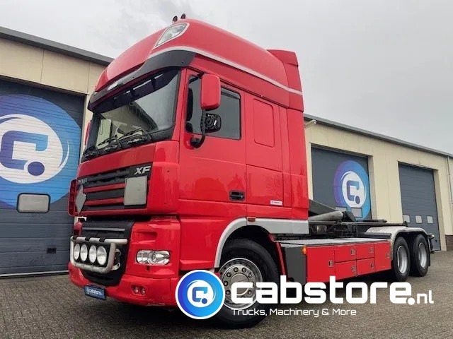 DAF XF 105 .460 FAS Euro 5 - Haakarmsysteem - Hooklift - Abrolkipper - Year 2006 - ANALOG TACHO - TUV 05-2025 - Hook lift truck: picture 1 DAF XF 105 .460 FAS Euro 5 - Haakarmsysteem - Hooklift - Abrolkipper - Year 2006 - ANALOG TACHO - TUV 05-2025 - Hook lift truck: picture 1