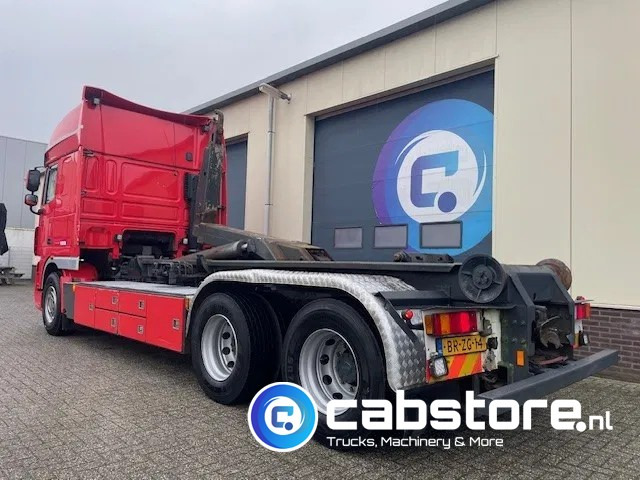 DAF XF 105 .460 FAS Euro 5 - Haakarmsysteem - Hooklift - Abrolkipper - Year 2006 - TUV 05-2025 - Hook lift truck: picture 4 DAF XF 105 .460 FAS Euro 5 - Haakarmsysteem - Hooklift - Abrolkipper - Year 2006 - TUV 05-2025 - Hook lift truck: picture 4