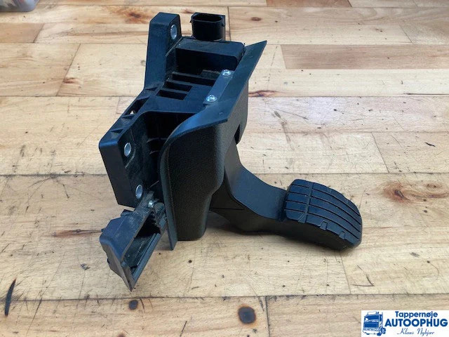 Scania 2055138 Gaspedal - Electrical system for Truck: picture 1 Scania 2055138 Gaspedal - Electrical system for Truck: picture 1
