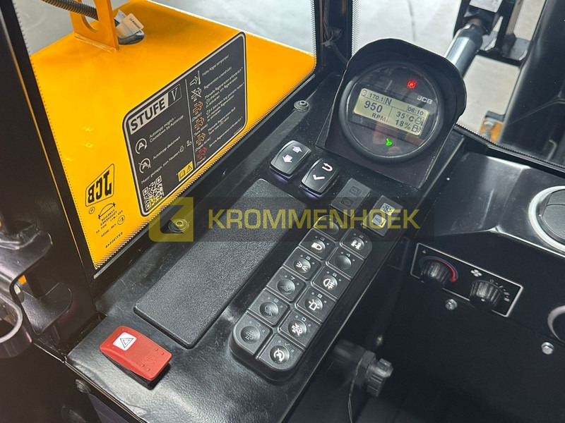 Rough terrain forklift JCB 940: picture 14