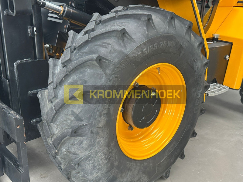 Rough terrain forklift JCB 940: picture 11