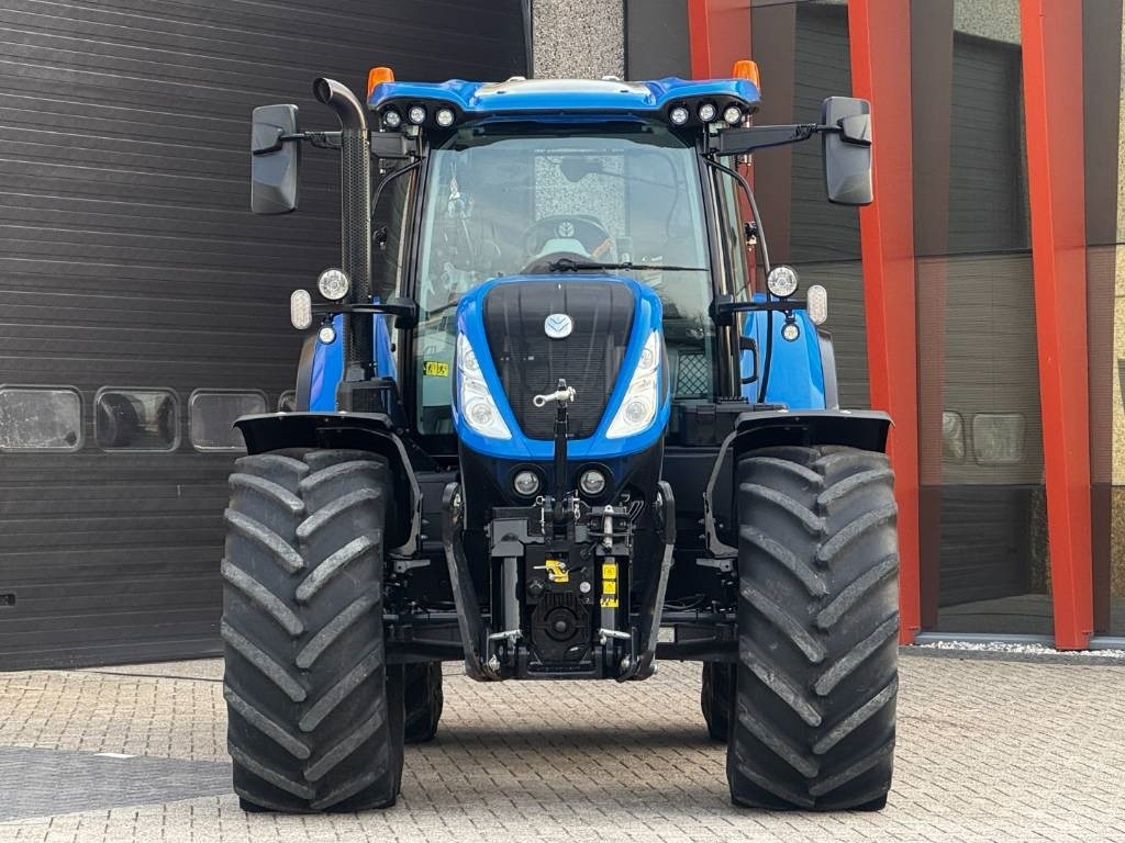 New Holland T7.270 Auto Command, frontlinkage + PTO,1091 hr - Farm tractor: picture 5 New Holland T7.270 Auto Command, frontlinkage + PTO,1091 hr - Farm tractor: picture 5