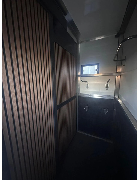 Horse truck Scania P250 Horse Truck: picture 7