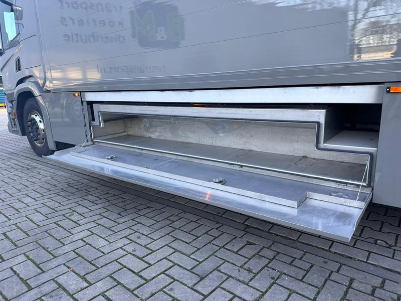 Horse truck Scania P250 Horse Truck: picture 16