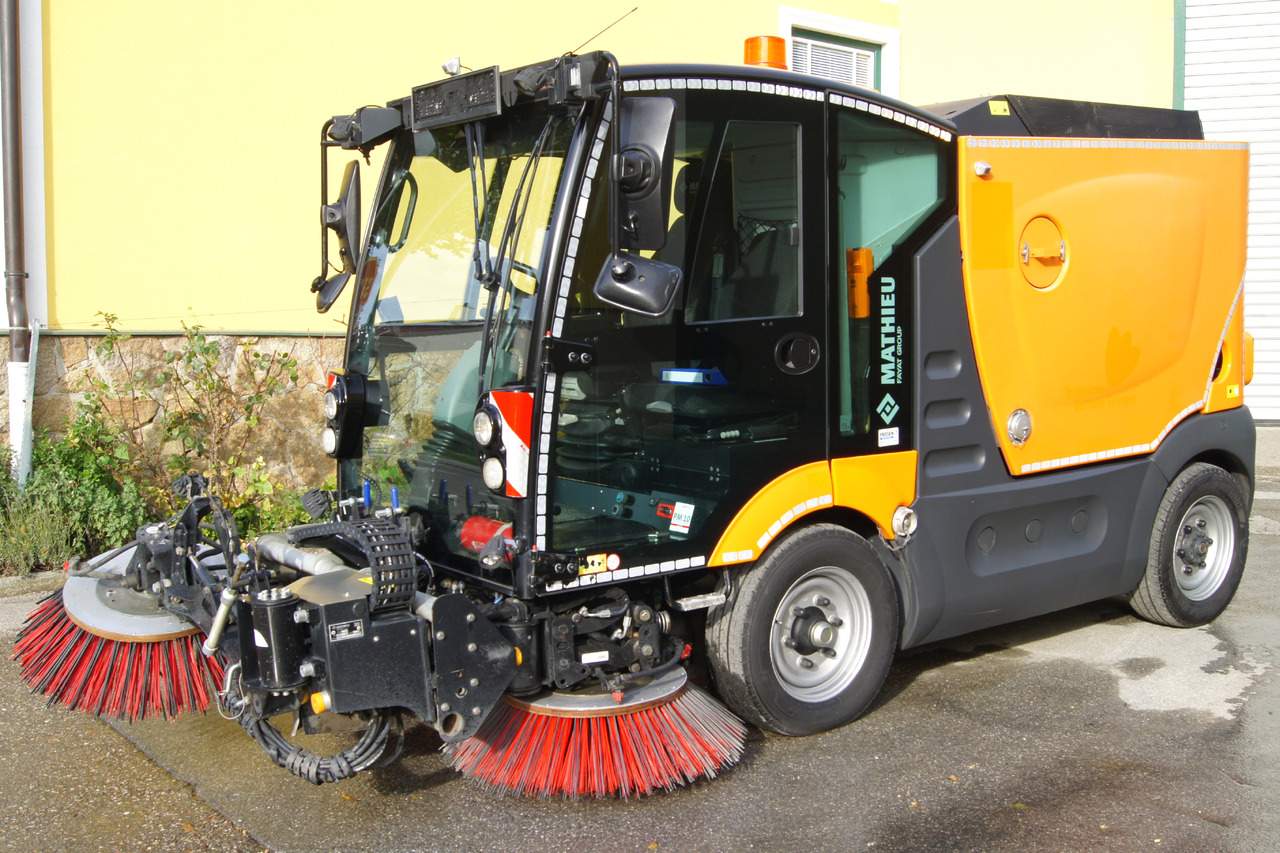 MATHIEU Azura Flex MC210 3-rd brush / EURO 6 - Road sweeper: picture 3 MATHIEU Azura Flex MC210 3-rd brush / EURO 6 - Road sweeper: picture 3