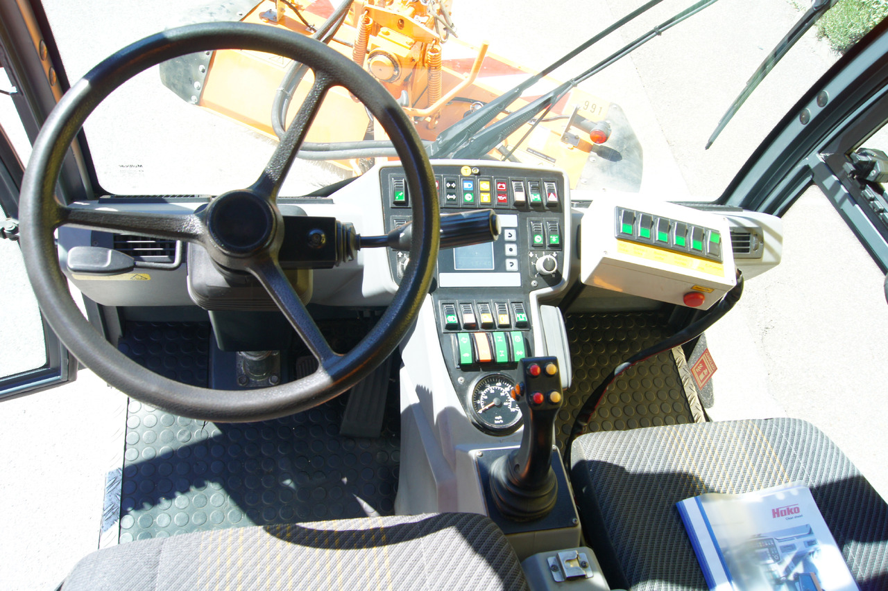 Road sweeper MULTICAR TREMO X56 Carrier CS/4x4/Euro 5/Besen/Wasserfass: picture 9