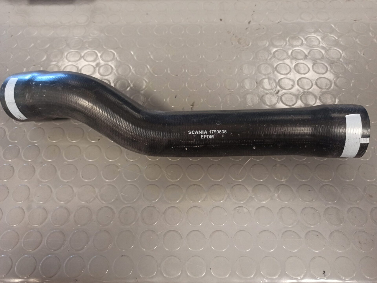 SCANIA COOLANT HOSE 1790535 - Cooling system for Truck: picture 1 SCANIA COOLANT HOSE 1790535 - Cooling system for Truck: picture 1