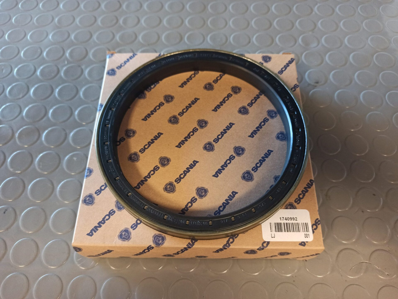 SCANIA SEAL 1740992 - Rear axle for Truck: picture 1 SCANIA SEAL 1740992 - Rear axle for Truck: picture 1