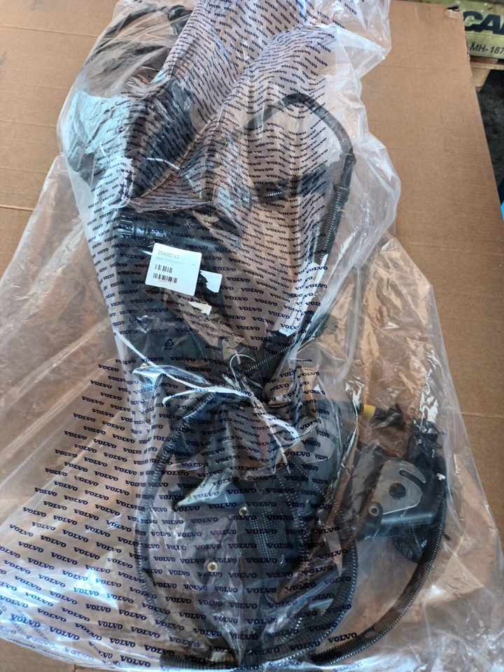 VOLVO CABLE HARNESS 20495743 - Cables/ Wire harness for Truck: picture 2 VOLVO CABLE HARNESS 20495743 - Cables/ Wire harness for Truck: picture 2