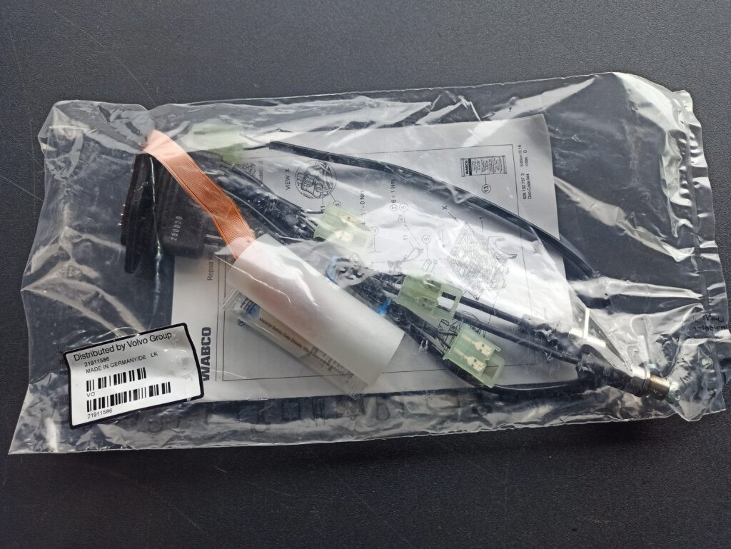 VOLVO CABLE HARNESS 21911586 - Cables/ Wire harness for Truck: picture 2 VOLVO CABLE HARNESS 21911586 - Cables/ Wire harness for Truck: picture 2