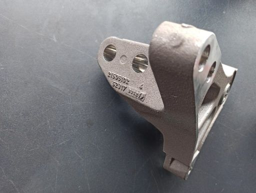 VOLVO ENGINE BRACKET - 21505102 - Engine mount for Truck: picture 1 VOLVO ENGINE BRACKET - 21505102 - Engine mount for Truck: picture 1