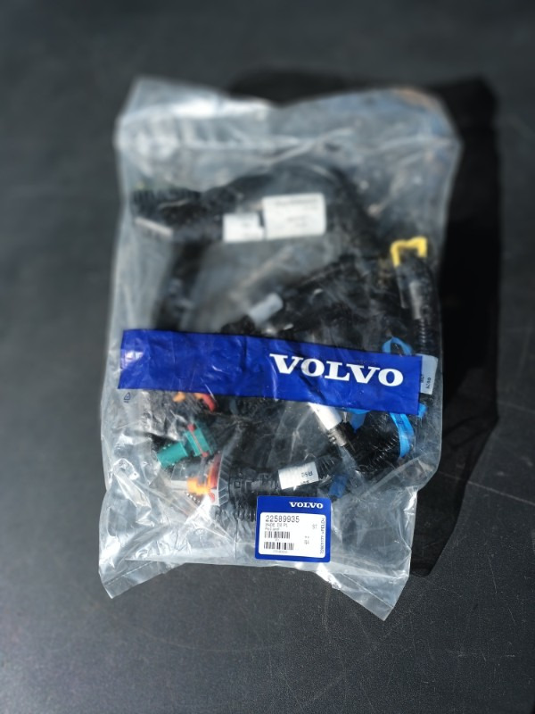 VOLVO WIRES 22589935 - Cables/ Wire harness for Truck: picture 2 VOLVO WIRES 22589935 - Cables/ Wire harness for Truck: picture 2