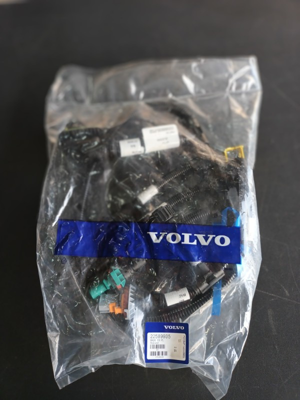 VOLVO WIRES 22589935 - Cables/ Wire harness for Truck: picture 1 VOLVO WIRES 22589935 - Cables/ Wire harness for Truck: picture 1