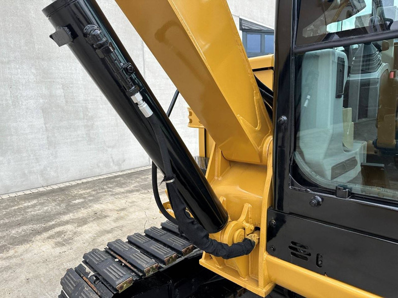Crawler excavator Caterpillar 305.5E2: picture 13