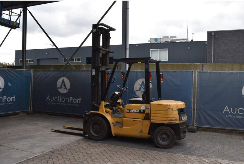 Caterpillar DP30 - Diesel forklift: picture 3 Caterpillar DP30 - Diesel forklift: picture 3