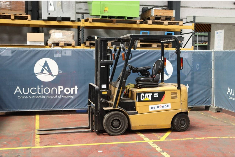 Caterpillar EP25K-PAC - Electric forklift: picture 1 Caterpillar EP25K-PAC - Electric forklift: picture 1