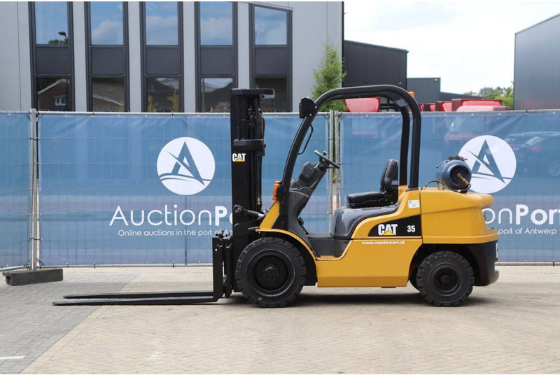 Caterpillar GP35N - LPG forklift: picture 2 Caterpillar GP35N - LPG forklift: picture 2
