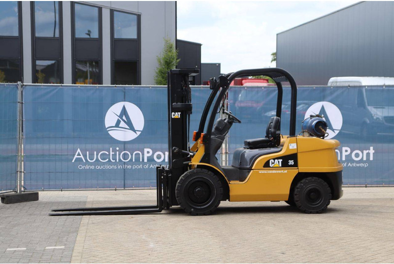 Caterpillar GP35N - LPG forklift: picture 1 Caterpillar GP35N - LPG forklift: picture 1