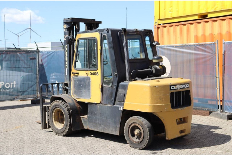 Daewoo D40S-2 - Diesel forklift: picture 4 Daewoo D40S-2 - Diesel forklift: picture 4