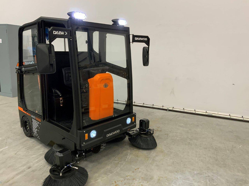 Daewoo DAS100 - Road sweeper: picture 2 Daewoo DAS100 - Road sweeper: picture 2