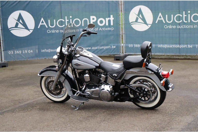 Harley-Davidson Heritage Softail Classic - Motorcycle: picture 3 Harley-Davidson Heritage Softail Classic - Motorcycle: picture 3