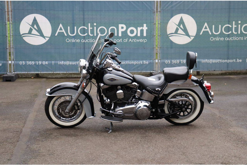 Harley-Davidson Heritage Softail Classic - Motorcycle: picture 1 Harley-Davidson Heritage Softail Classic - Motorcycle: picture 1
