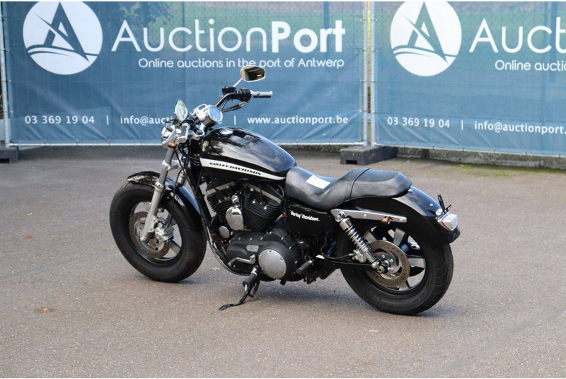 Harley-Davidson Sportster XL1200 Custom - Motorcycle: picture 3 Harley-Davidson Sportster XL1200 Custom - Motorcycle: picture 3