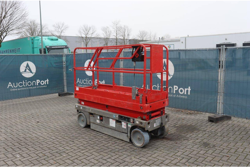 Haulotte COMPACT 8 - Scissor lift: picture 3 Haulotte COMPACT 8 - Scissor lift: picture 3