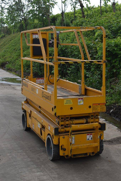 Haulotte Compact 8 - Scissor lift: picture 4 Haulotte Compact 8 - Scissor lift: picture 4