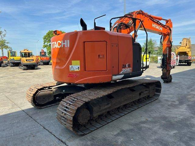 Hitachi ZX225USLC-6 - Crawler excavator: picture 4 Hitachi ZX225USLC-6 - Crawler excavator: picture 4