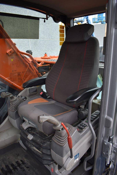 Crawler excavator Hitachi Zaxis 280LC: picture 16