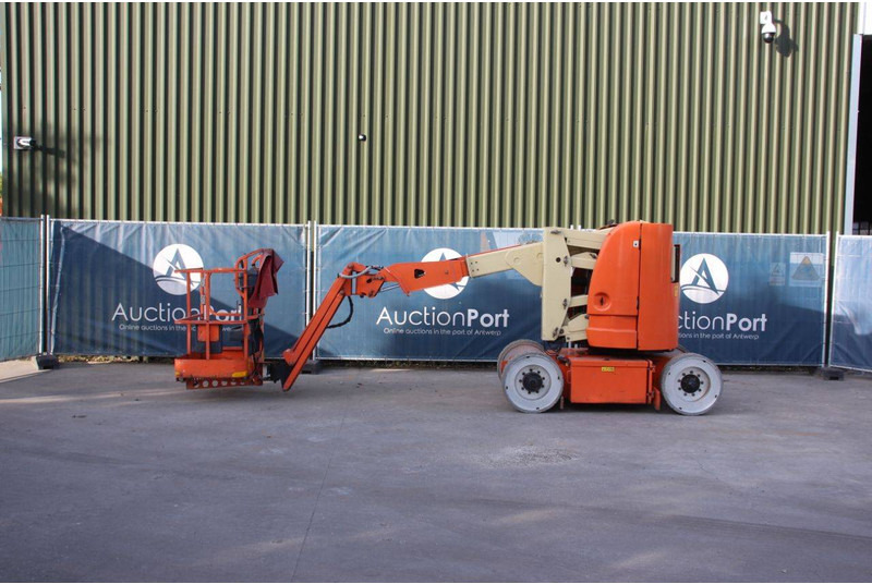 JLG E300AJP - Articulated boom: picture 2 JLG E300AJP - Articulated boom: picture 2