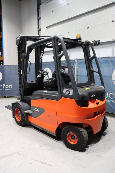 Linde E40H-01/600 - Electric forklift: picture 4 Linde E40H-01/600 - Electric forklift: picture 4