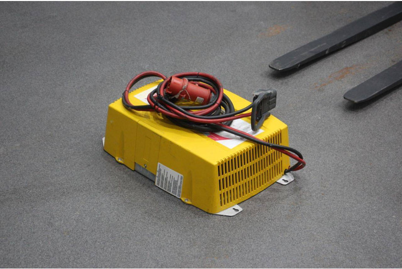 Reach truck Linde R14: picture 9 Reach truck Linde R14: picture 9