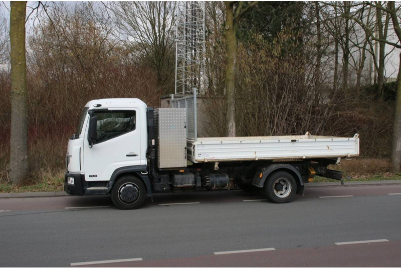 Nissan NT500 - Dropside/ Flatbed truck: picture 1 Nissan NT500 - Dropside/ Flatbed truck: picture 1