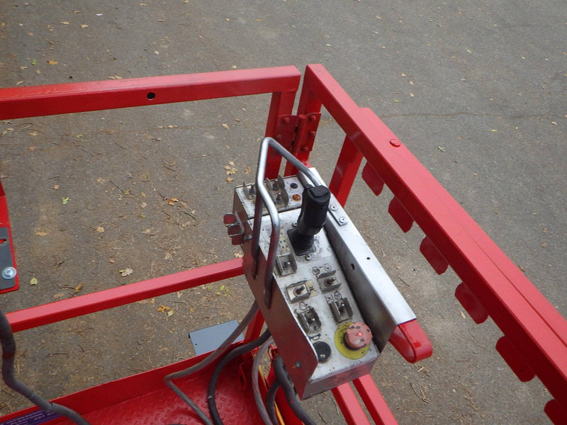 Skyjack SJ6832RT - Scissor lift: picture 4 Skyjack SJ6832RT - Scissor lift: picture 4