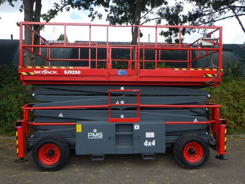 Skyjack SJ9250 - Scissor lift: picture 1 Skyjack SJ9250 - Scissor lift: picture 1