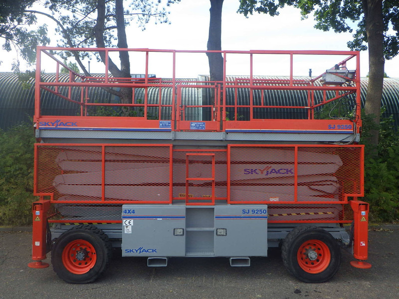 Skyjack SJ9250RT - Scissor lift: picture 1 Skyjack SJ9250RT - Scissor lift: picture 1