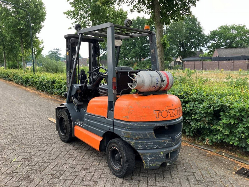 Toyota 02-6FGF-30 - LPG forklift: picture 3 Toyota 02-6FGF-30 - LPG forklift: picture 3