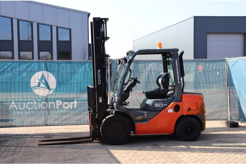 Toyota 02-8FDF30 - Diesel forklift: picture 1 Toyota 02-8FDF30 - Diesel forklift: picture 1