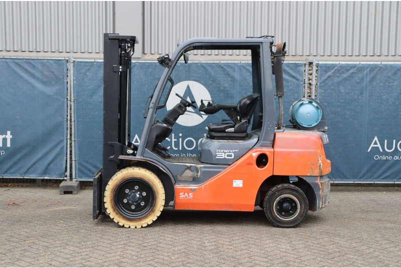 Toyota 068FG30F - LPG forklift: picture 2 Toyota 068FG30F - LPG forklift: picture 2