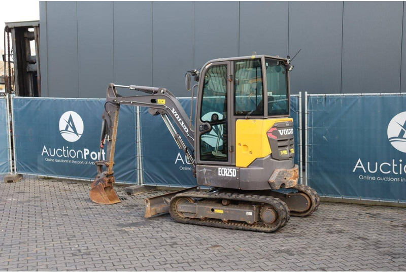 Volvo ECR25D - Mini excavator: picture 3 Volvo ECR25D - Mini excavator: picture 3