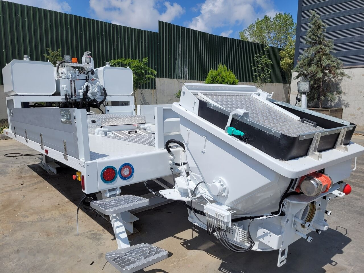 MERCEDES-BENZ New BMS BLP 14-09 on chassis - Concrete pump truck: picture 1 MERCEDES-BENZ New BMS BLP 14-09 on chassis - Concrete pump truck: picture 1