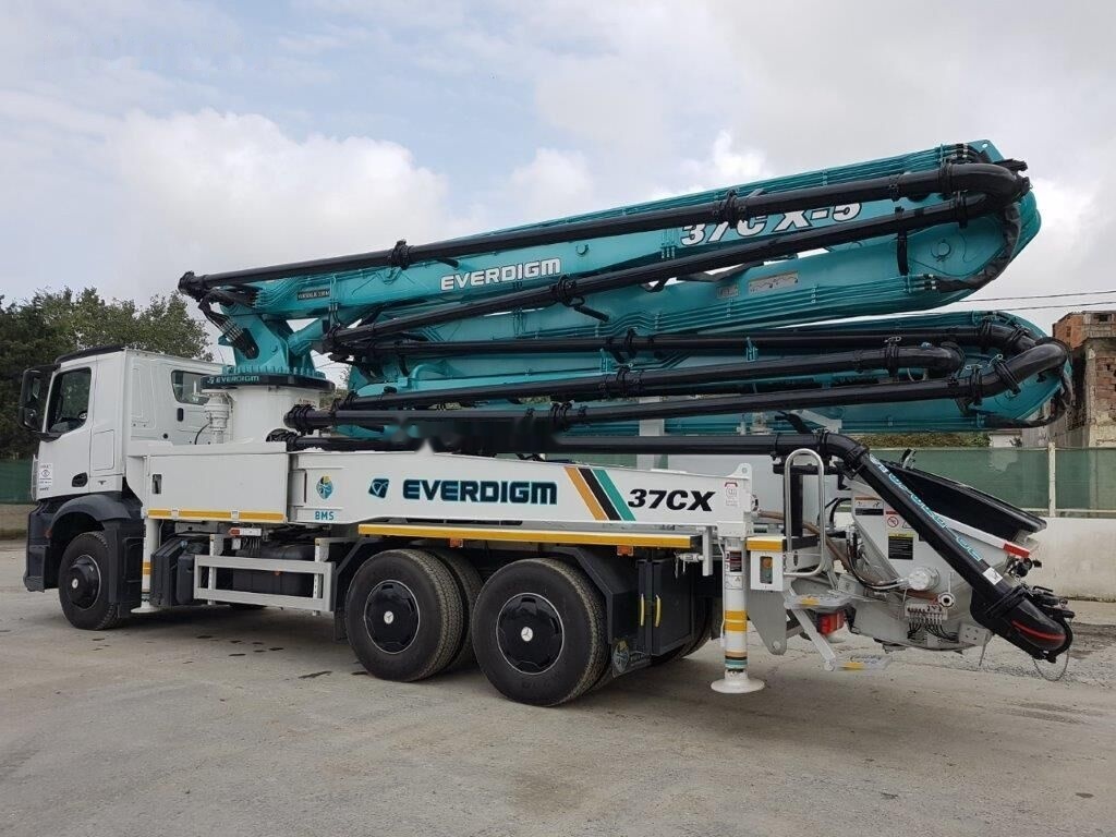 Mercedes-Benz 3343 P - Concrete pump truck: picture 5 Mercedes-Benz 3343 P - Concrete pump truck: picture 5